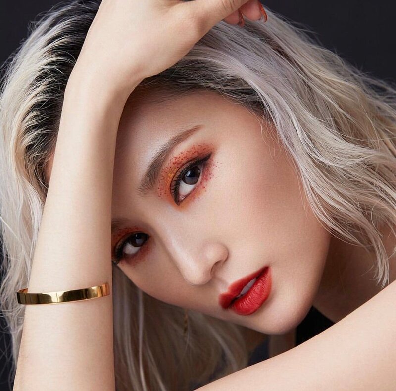 Giá son Shu Uemura 570 màu đỏ cam bao nhiêu?