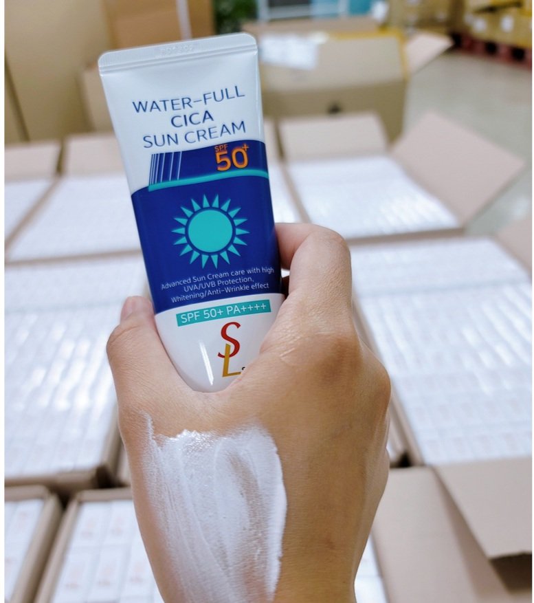 Kem Chống Nắng Smile Leader Water-Full CiCa Sun Cream Ngừa Mụn SPF 50+