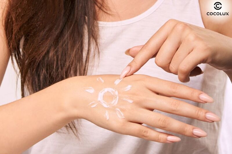 Bảo vệ da sau khi tẩy da chết Body bằng việc thoa kem chống nắng