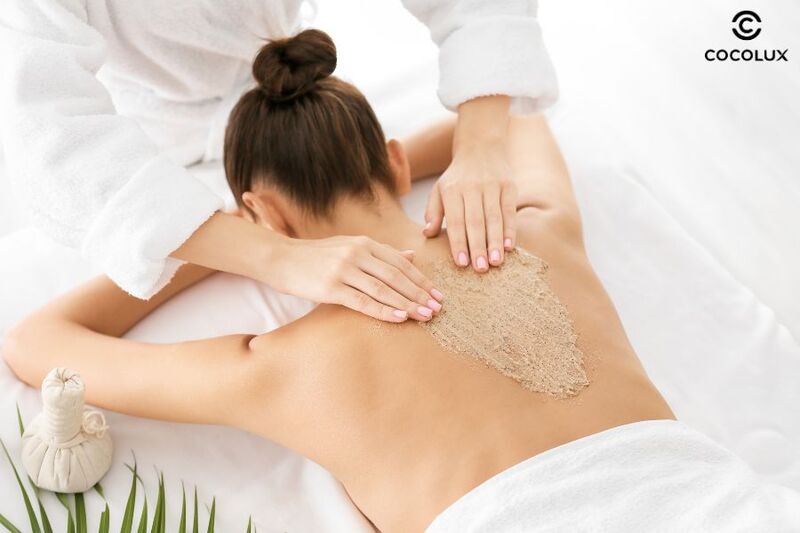Tẩy da chết body là bước quan trọng mang tới một làn da cơ thể ẩm mịn và sáng khỏe
