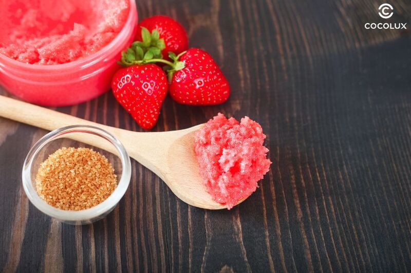 Hỗn hợp Dâu Tây xay nhuyễn có thể trở thành cách tẩy tế bào chết body tại nhà cực hữu hiệu