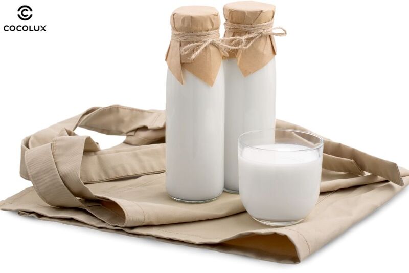 Sữa tươi không đường vừa giúp tẩy tế bào chết cơ thể, vừa mang tới một làn da trắng sáng, mịn màng