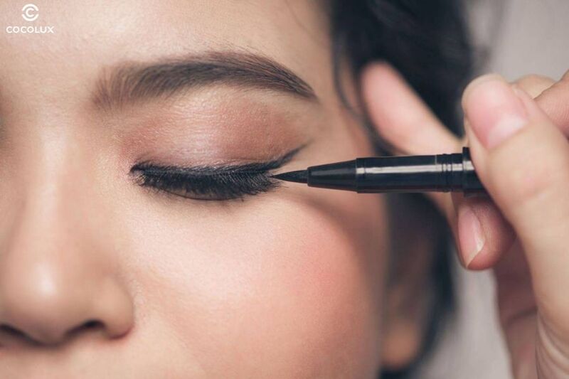 Kẻ eyeliner cho đôi mắt to tròn, thu hút