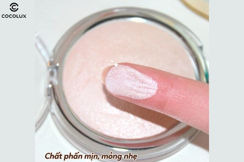 Kết cấu của phấn bắt s&aacute;ng Catrice Glow Lover Oil-Infused