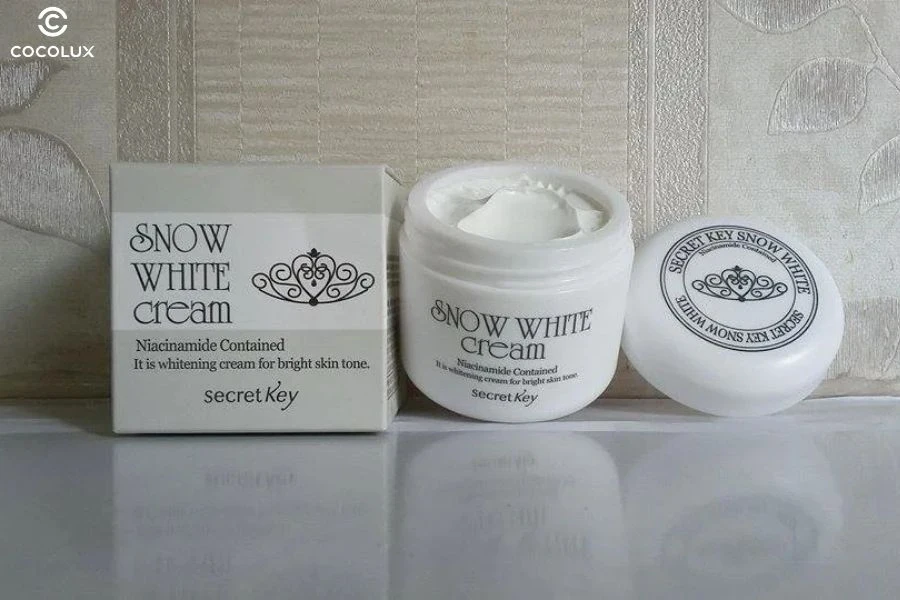 Kết cấu của kem dưỡng trắng da Snow White Milky Cream