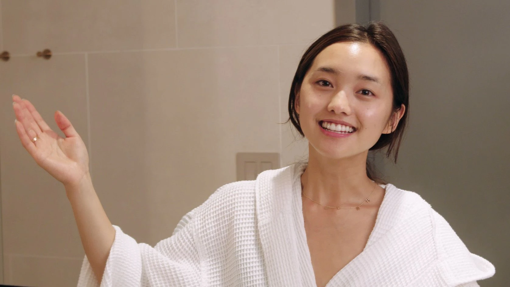 H&igrave;nh ảnh 0 | Điểm danh ngay 5 s&aacute;p tẩy trang đang "l&agrave;m mưa l&agrave;m gi&oacute;", d&ugrave;ng xong da đẹp như Fashionista đ&igrave;nh đ&aacute;m Jenn Im | Lixibox