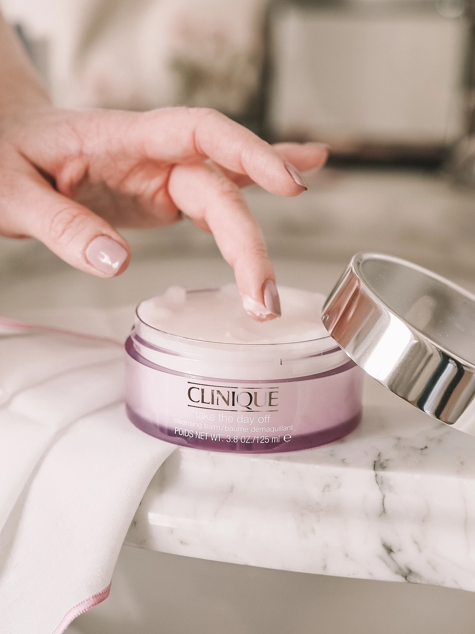 H&igrave;nh ảnh 2 | Điểm danh ngay 5 s&aacute;p tẩy trang đang "l&agrave;m mưa l&agrave;m gi&oacute;", d&ugrave;ng xong da đẹp như Fashionista đ&igrave;nh đ&aacute;m Jenn Im | Lixibox