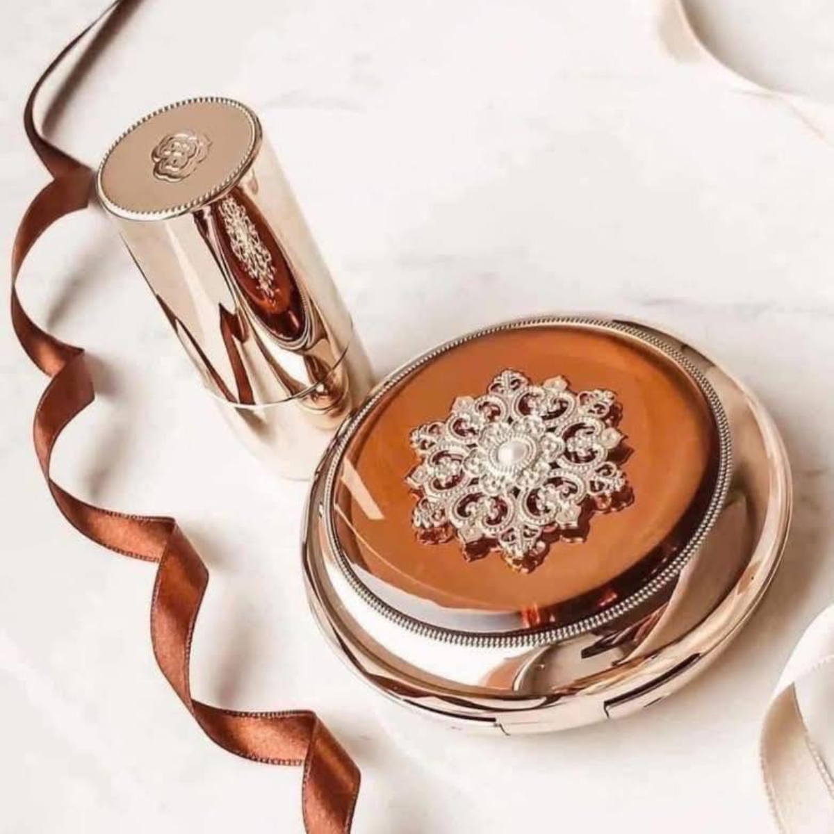Phấn Nước The History Of Whoo Cheonggidan Radiant Essence Cushion SPF50+/PA+++ 30g (Tặng kèm lõi + cọ)