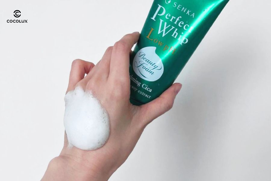 Sữa Rửa Mặt Senka Perfect Whip Low pH Calming Cica c&oacute; khả năng tạo nhiều bọt