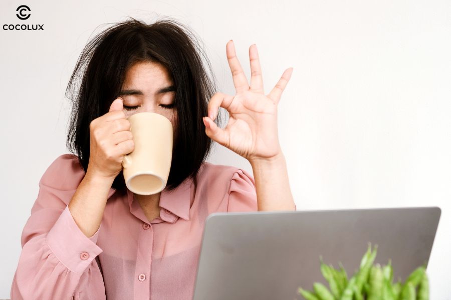 Mất ngủ, rối loạn nội tiết và di truyền là những yếu tố bên trong ảnh hưởng trực tiếp đến tốc độ mọc tóc và độ chắc khỏe của sợi tóc