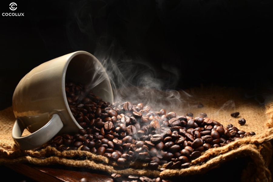 Caffeine trong cà phê kích hoạt nang tóc, thúc đẩy tóc mọc nhanh và làm sạch da đầu hiệu quả