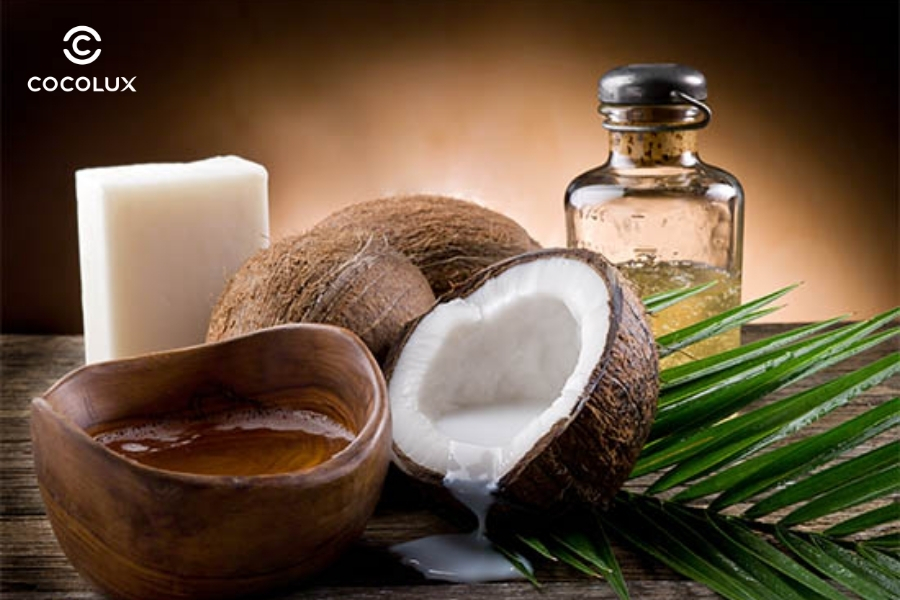 Làm xịt khoáng tại nhà bằng nước dừa