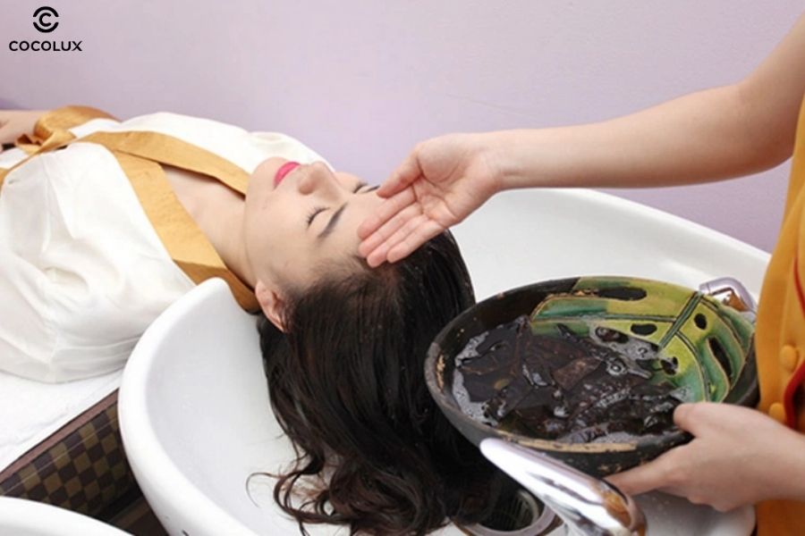 C&aacute;ch nấu dầu gội thảo dược trị rụng t&oacute;c hiệu quả