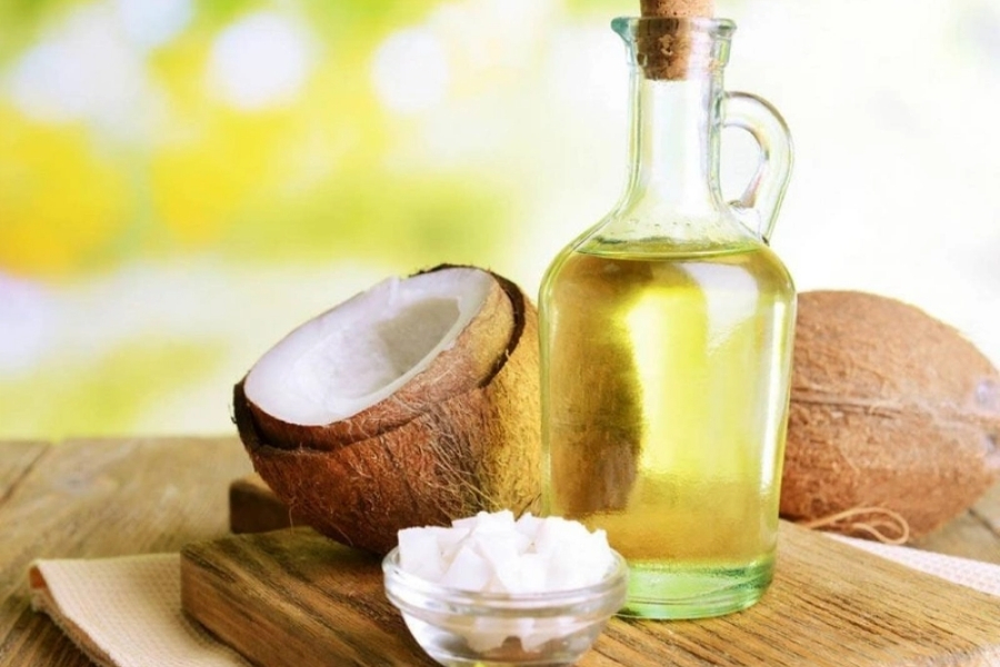 Trị thâm nách tại nhà bằng dầu dừa