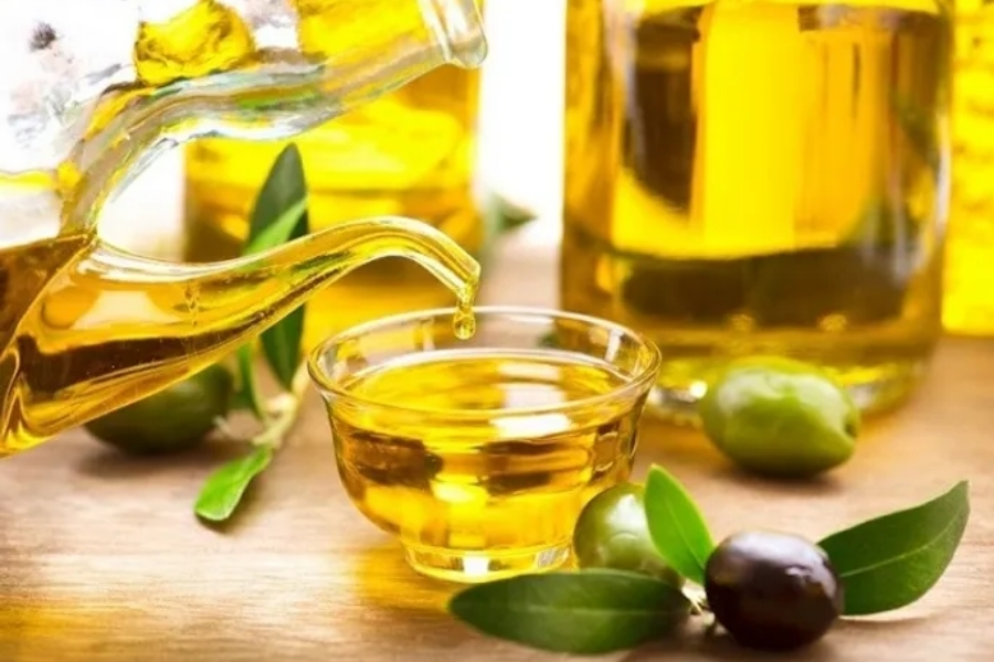 Trị thâm nách tại nhà bằng dầu Oliu