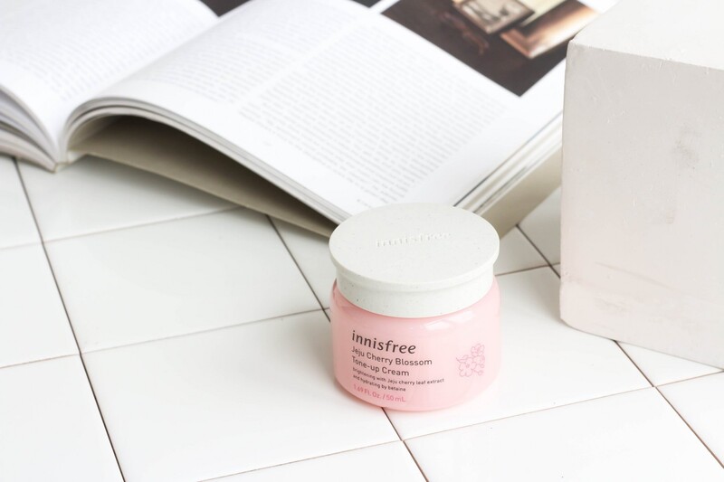 Kem Dưỡng Innisfree Jeju Cherry Blossom Tone Up Trắng Da 50ml