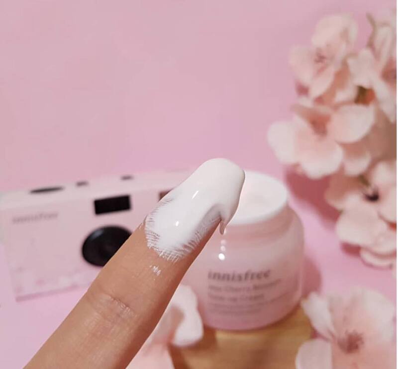 Kem Dưỡng Innisfree Jeju Cherry Blossom Tone Up Trắng Da 50ml