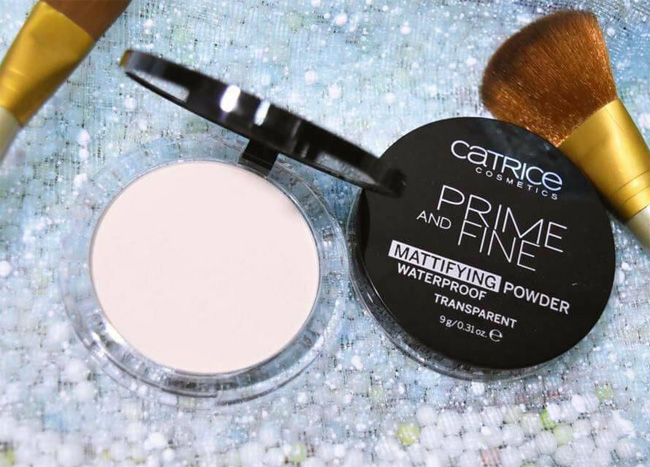 Phấn Phủ Catrice Prime And Fine Mattifying Powder Waterproof Chống Thấm Nước 9g
