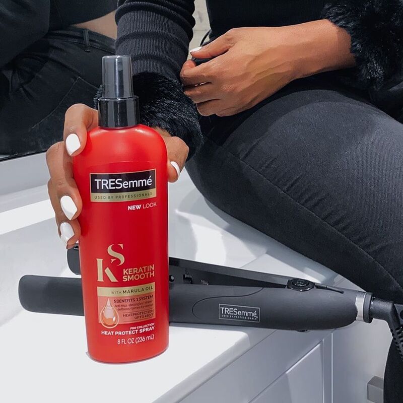 Xịt bảo vệ tóc khỏi nhiệt Tresemmé Keratin Smooth 236ml