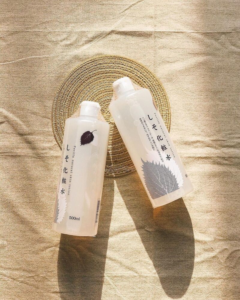 Nước Hoa Hồng Dokudami Perilla Natural Lá Tía Tô 500ml