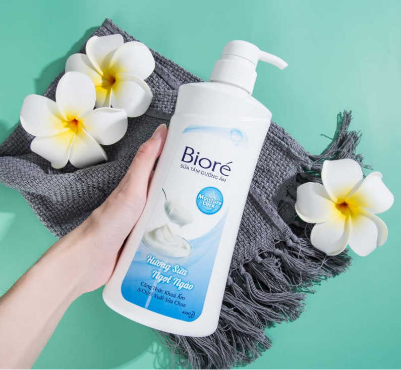 Sữa Tắm Bioré Dưỡng Ẩm - Hương Sữa 530g