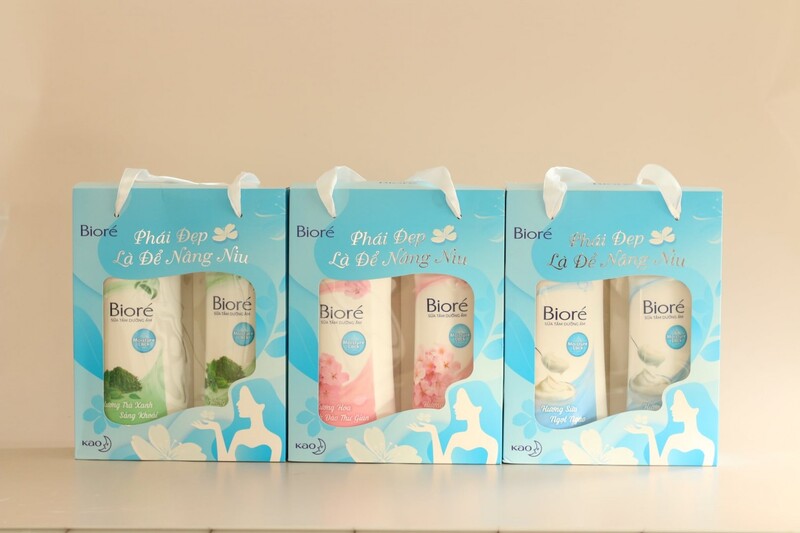 Sữa Tắm Bioré Dưỡng Ẩm - Hương Sữa 530g