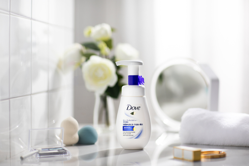 Sữa Rửa Mặt Dove Tinh Chất Serum Cấp Ẩm Cho Da Mềm Mượt 160ml