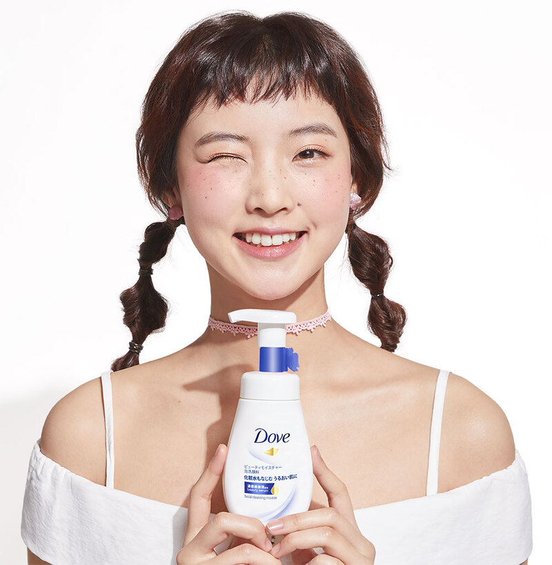 Sữa Rửa Mặt Dove Tinh Chất Serum Cấp Ẩm Cho Da Mềm Mượt 160ml