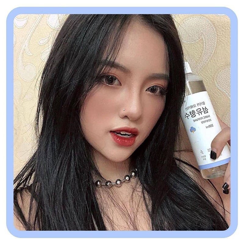 Xịt Thơm Fabric Perfume Cho Quần Áo Hương Gỗ 250ml