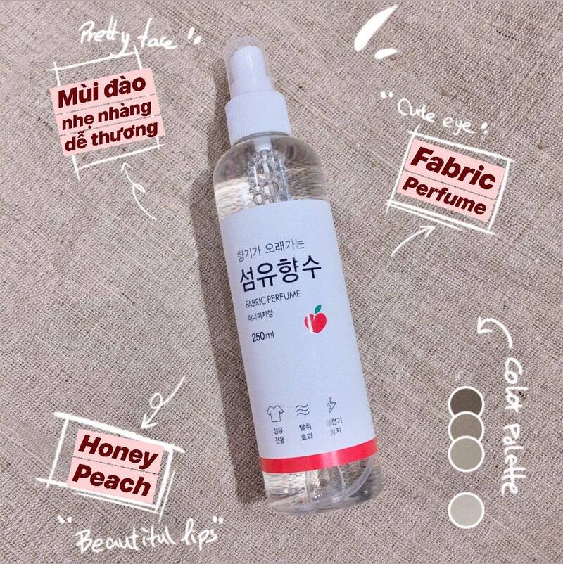 Xịt Thơm Fabric Perfume Cho Quần Áo Hương Đào 250ml