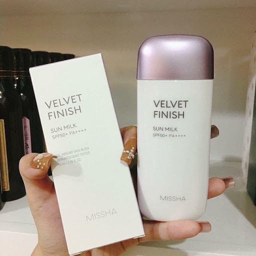 Sữa Chống Nắng Missha Velvet Finish Sun Milk SPF50+ PA+++ Tím 70ml
