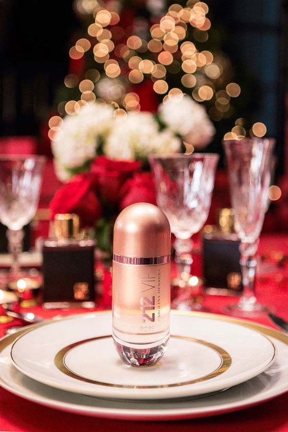 Nước Hoa Carolina Herrera 212 Vip Rose EDP 50ml