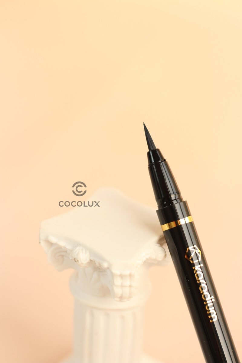 Dạ Kẻ Mắt Karadium Waterproof Eyeliner Pen Black 0.8g