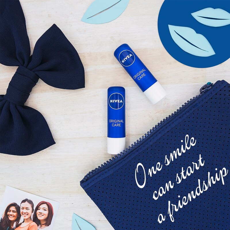 Son Dưỡng Nivea Dưỡng Ẩm Chuyên Sâu Cho Môi Original 4.8g