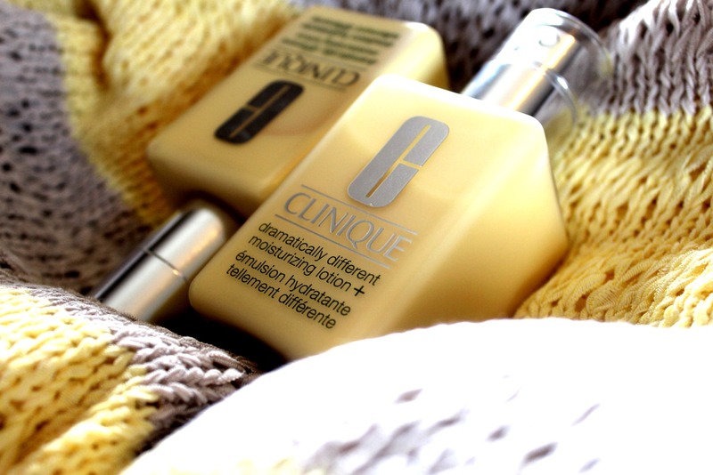 Lotion Dưỡng Ẩm Clinique Dramatically Different Moisturizing Lotion Dành Cho Da Khô, Hỗn Hợp Khô 125ml