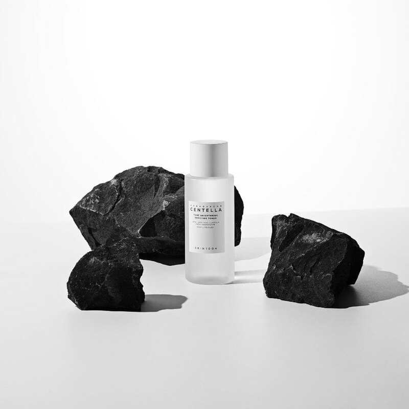 Nước Hoa Hồng Skin1004 Madagascar Centella Tone Brightening Boosting Toner Rau Má Dưỡng Sáng Da 210ml