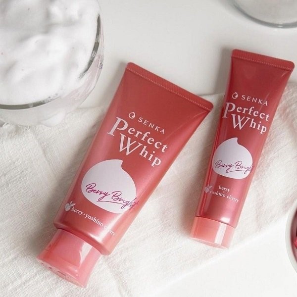 Sữa Rửa Mặt Senka Perfect Whip Berry Bright Sáng Hồng 50g