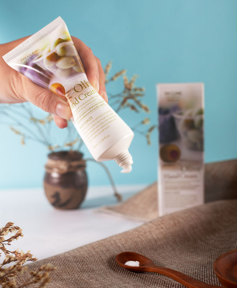 Kem Dưỡng Da Tay 3W Clinic Tinh Chất Dầu Olive 100ml