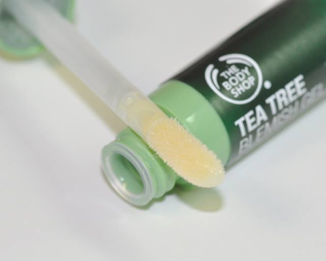 Chấm Mụn The Body Shop Tea Tree