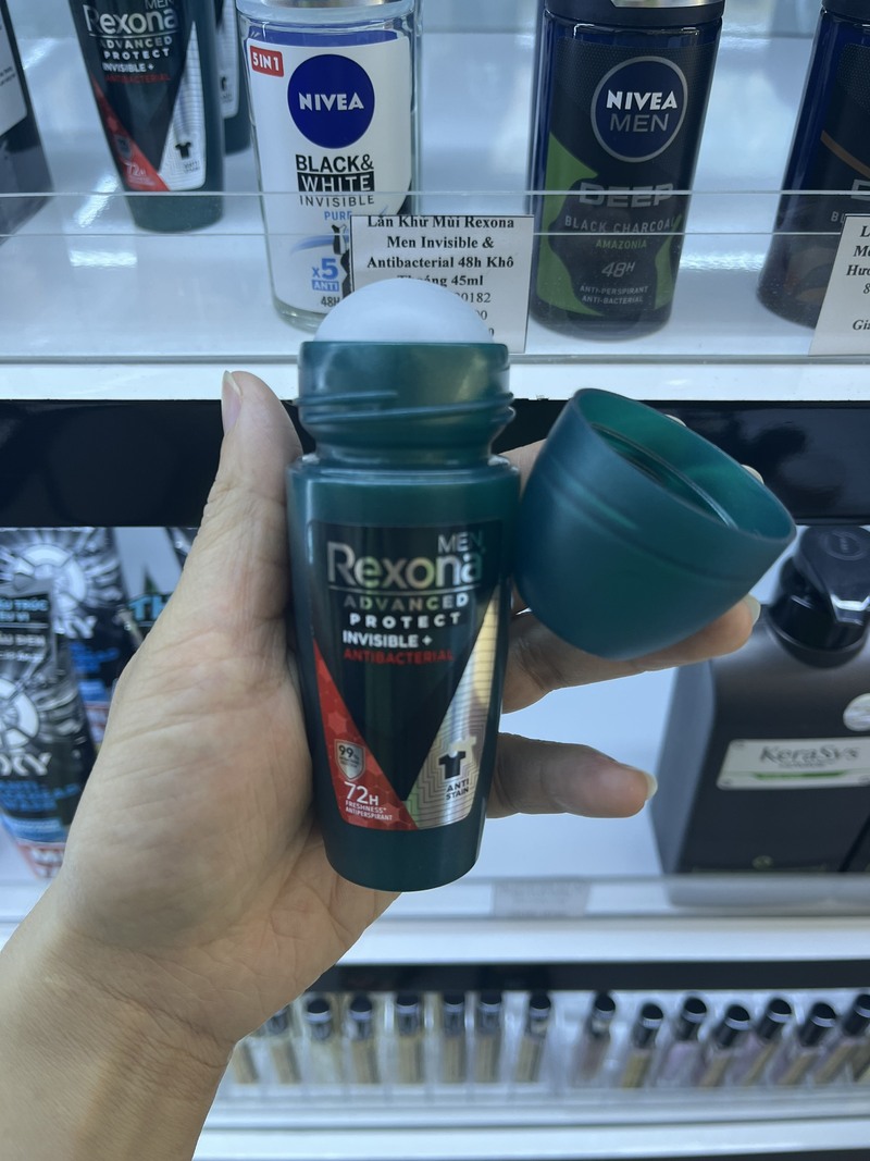 Lăn Khử Mùi Rexona Men Invisible & Antibacterial 72h Khô Thoáng 45ml