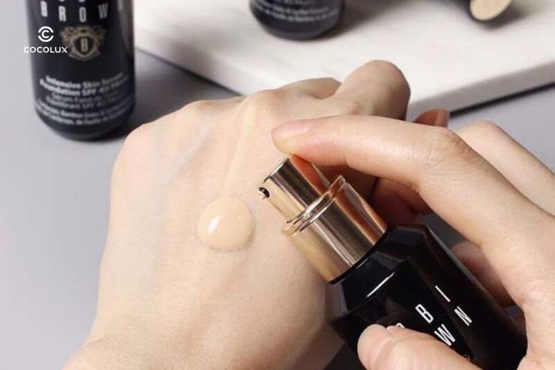 Kem Nền Bobbi Brown Intensive Serum Foundation SPF40 PA+++ 30ml c&oacute; chất kem mỏng nhẹ