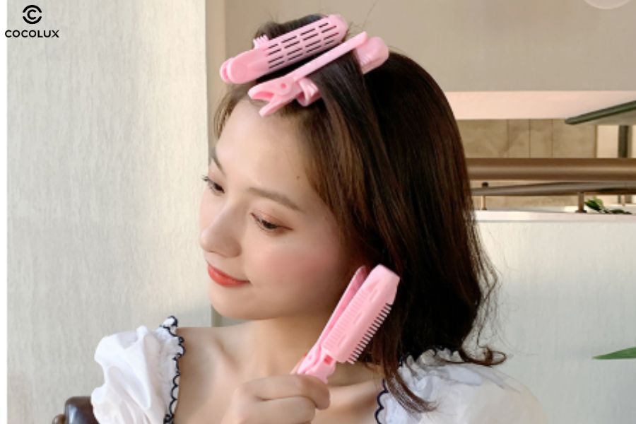 Sử dụng lô cuốn lớn giúp tóc khô theo hướng thẳng, vừa tạo độ phồng vừa không cần dùng nhiệt