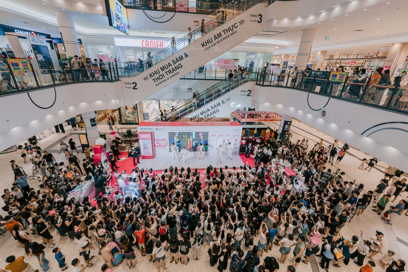 Sự kiện “Mê - Cellar Studio” thu hút đông đảo khách tham dự tại Aeon Mall Long Biên