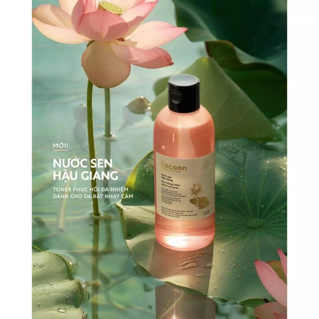 Nước Hoa Hồng Cocoon Sen Hậu Giang Phục Hồi Da 310ml