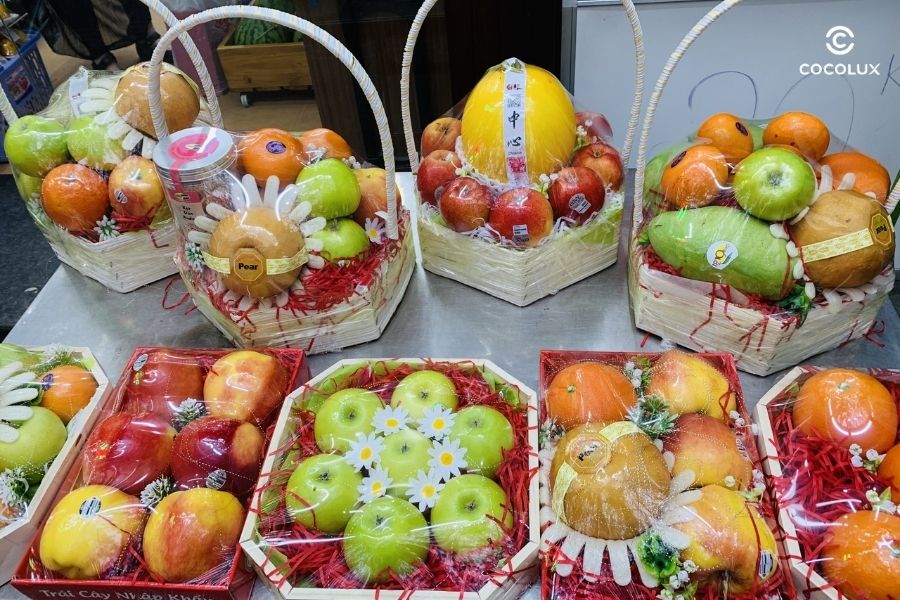 Giỏ hoa quả vừa tinh tế, vừa thể hiện sự quan tâm đến cô giáo