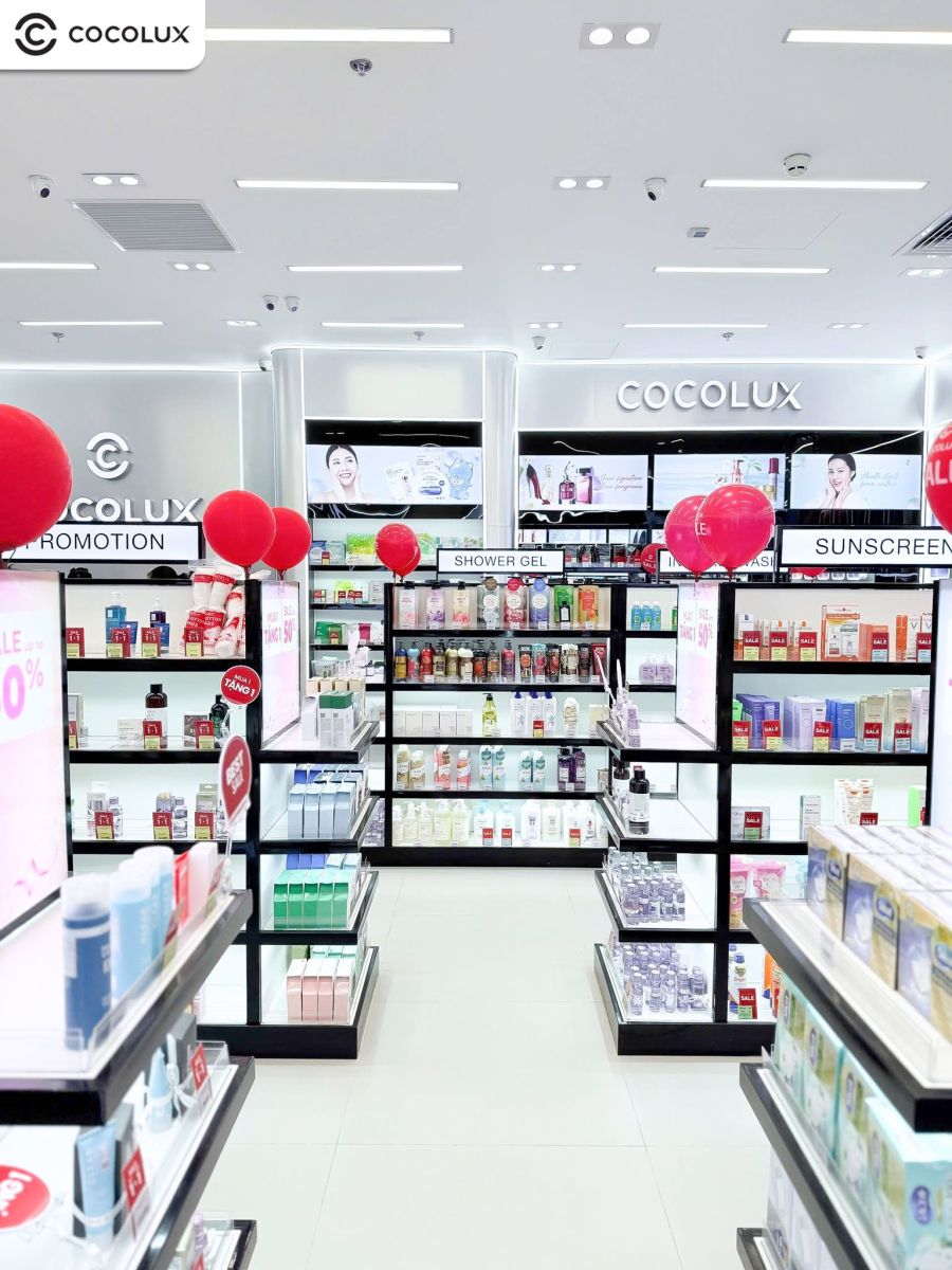 Cửa hàng Cocolux Royal City với không gian mua sắm khang trang, hiện đại sẵn sàng phục vụ khách hàng