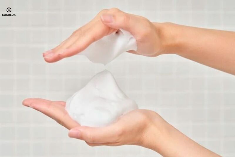 Sữa Rửa Mặt Senka Perfect Whip Collagen c&oacute; khả năng tạo nhiều bọt&nbsp;