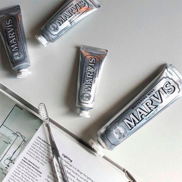 Kem Đánh Răng MARVIS Whitening Mint Màu Trắng